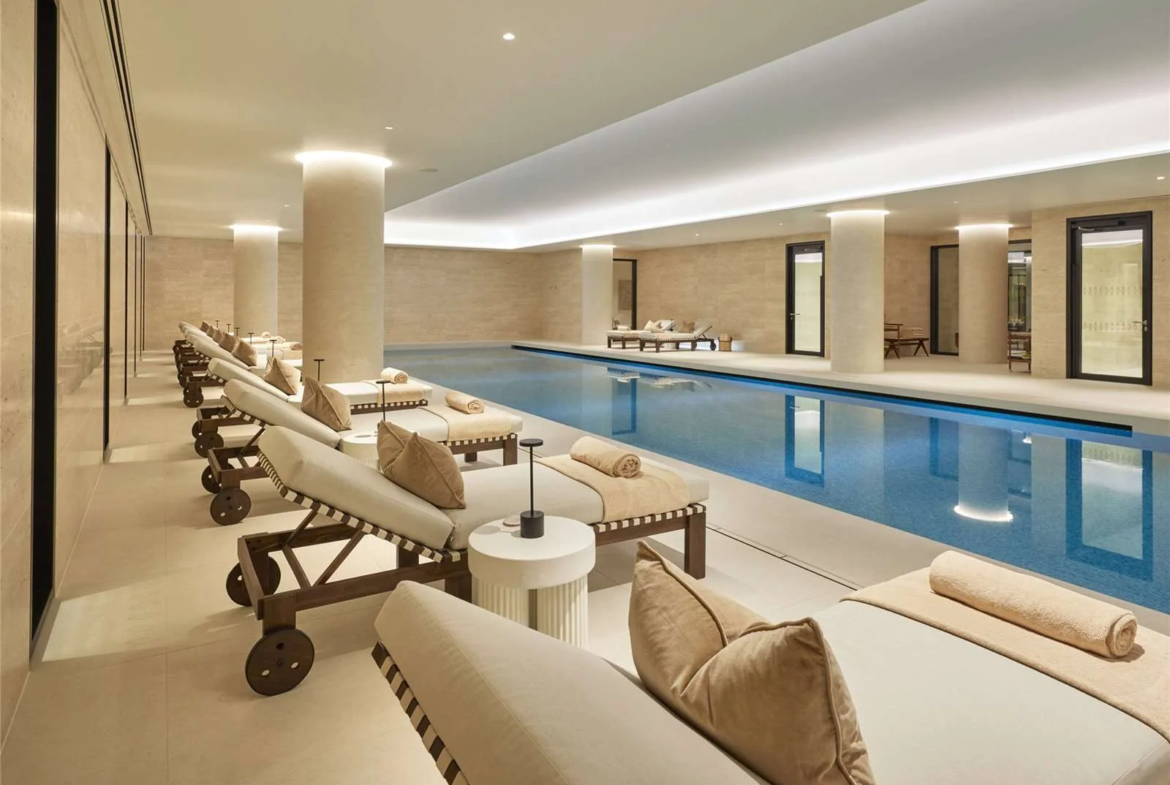 London The Broadway Westminster Sw1h Spa Pool Sun Loungers Luxury Amenities