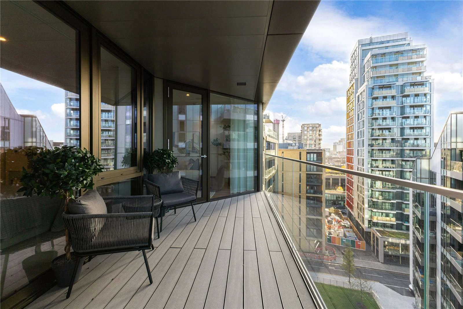 Nine Eastfields Riverside Quarter Wandsworth Sw18 Private Terrace Balcony Decked City View 8th Floor Apartment