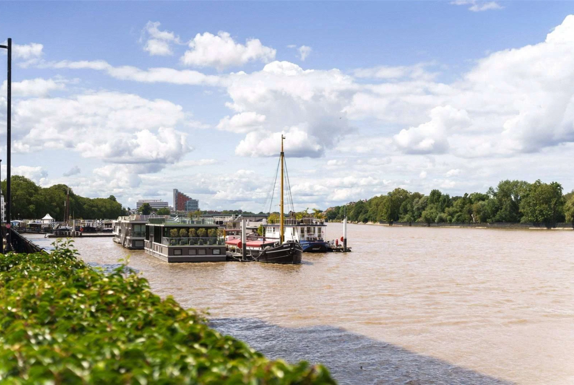 Nine Eastfields Riverside Quarter Wandsworth Sw18 Thames River View Houseboats Putney Bridge London Scenery
