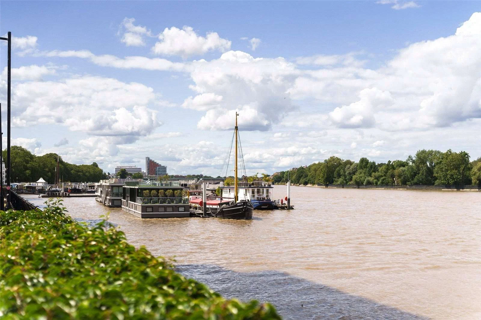 Nine Eastfields Riverside Quarter Wandsworth Sw18 Thames River View Houseboats Putney Bridge London Scenery