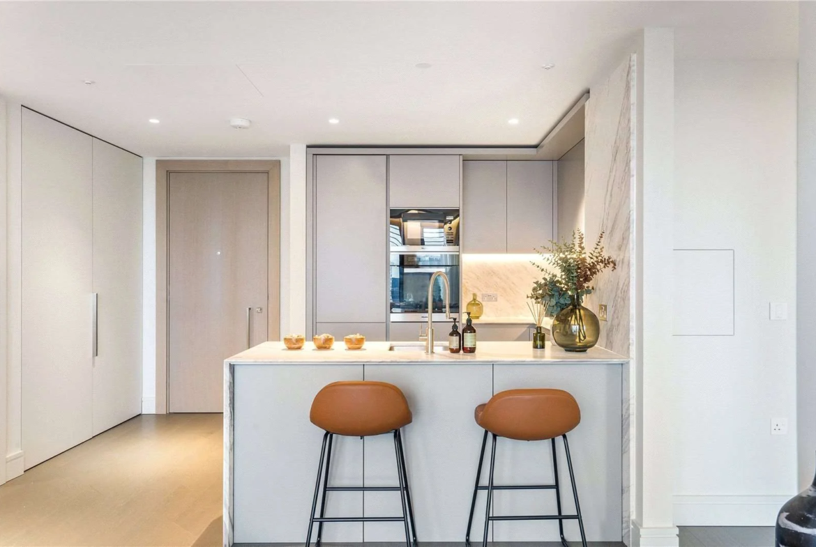 One Bishopsgate Plaza Houndsditch City Of London Ec3a Kitchen Marble Breakfast Bar Stools