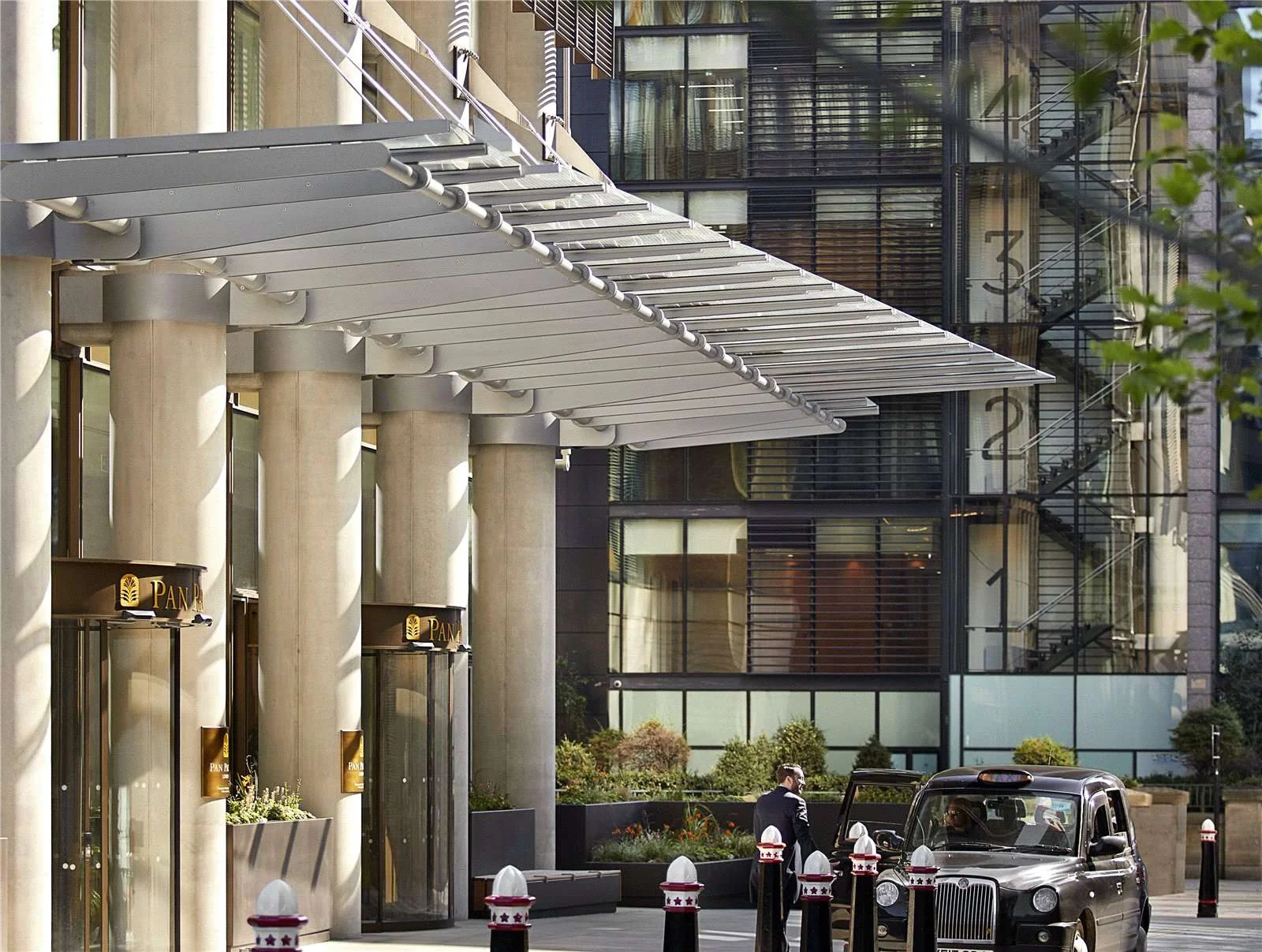 One Bishopsgate Plaza Houndsditch City Of London Ec3a Pan Pacific Hotel Entrance Concierge