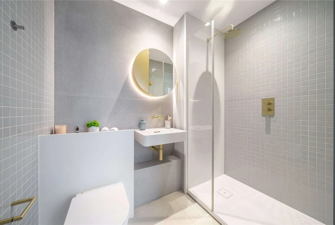 Peninsula Riverfront Greenwich London Se10 3bed Ensuite Shower Brass Gold Fixtures Terrazzo