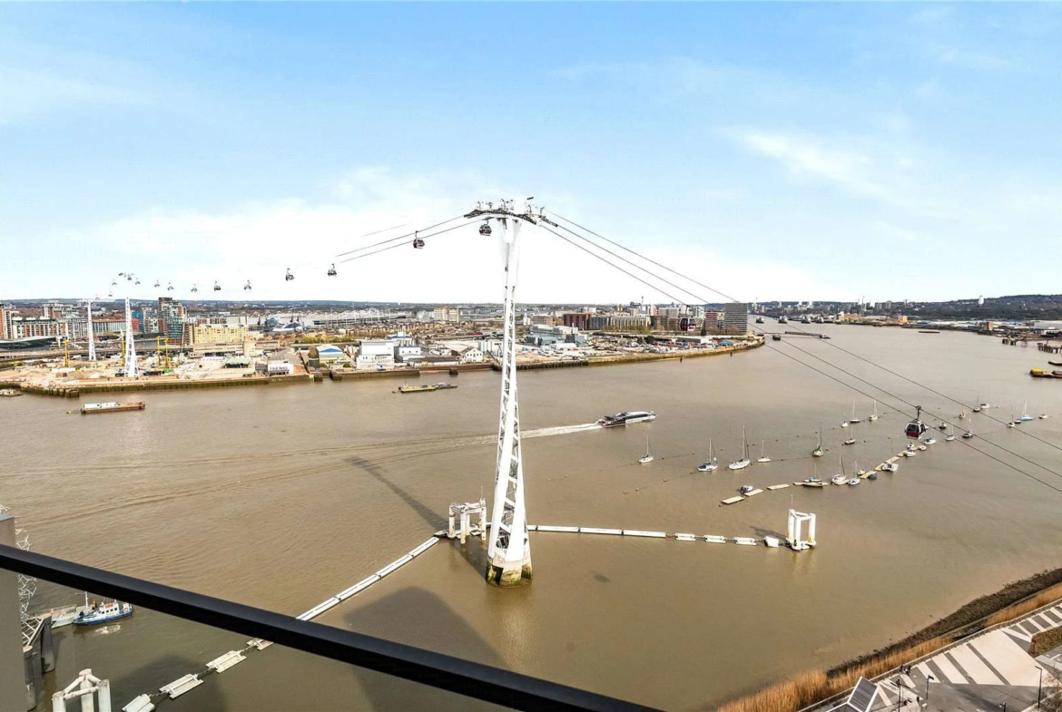 Peninsula Riverfront Greenwich London Se10 Balcony View Thames Cable Car Elizabeth Line