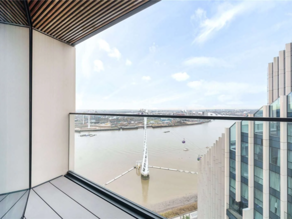 Peninsula Riverfront Greenwich London Se10 Private Balcony Thames Cable Car Panoramic View