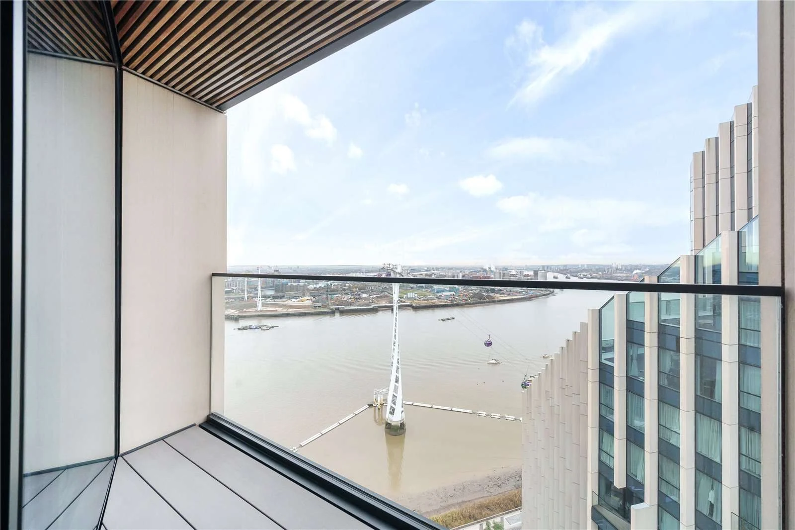 Peninsula Riverfront Greenwich London Se10 Private Balcony Thames Cable Car Panoramic View