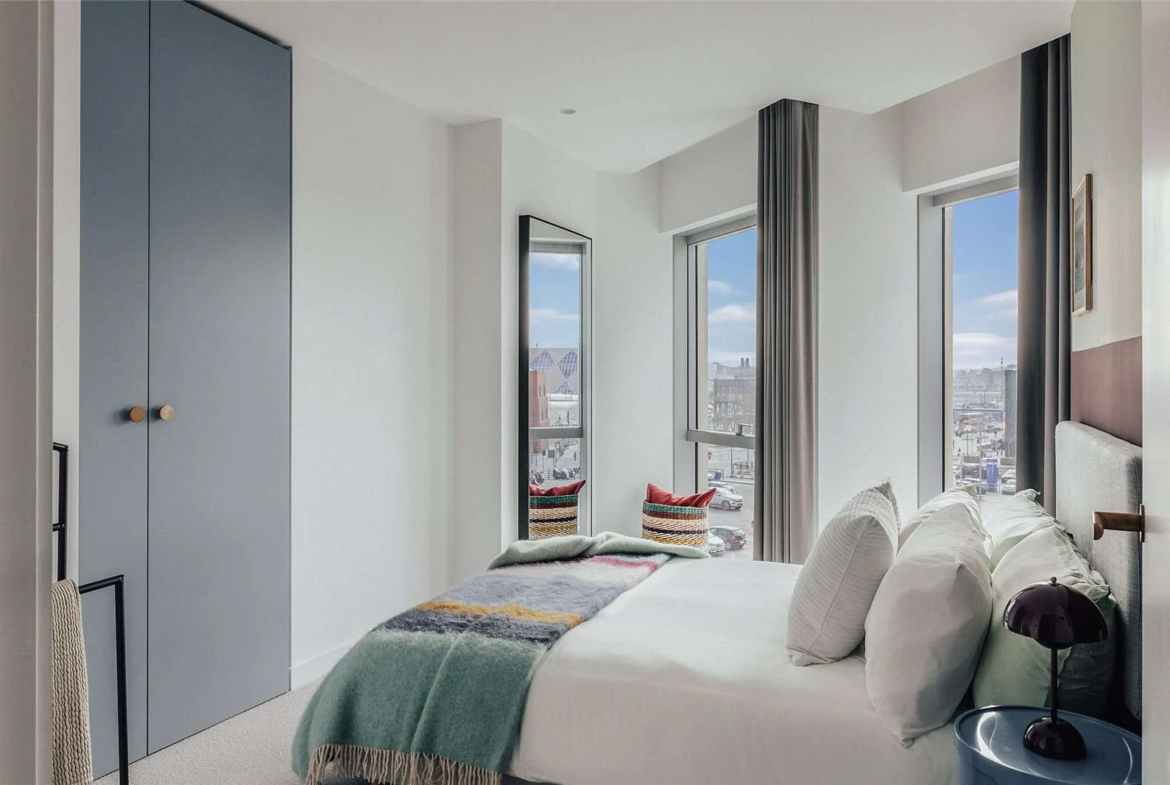Peninsula Riverfront Greenwich London Se10 Second Bedroom Fitted Wardrobe 7th Floor View