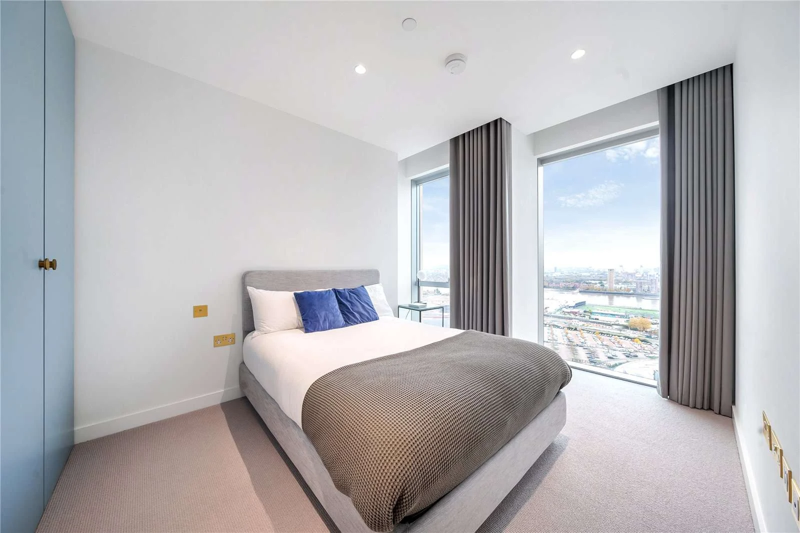 Peninsula Riverfront Greenwich London Se10 Second Bedroom Fitted Wardrobe Thames View