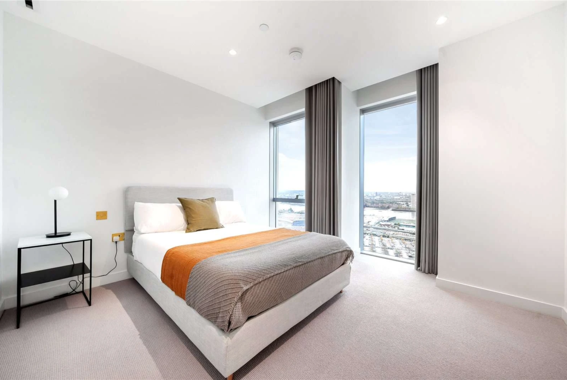 Peninsula Riverfront Greenwich London Se10 Third Bedroom River Thames View 25th Floor
