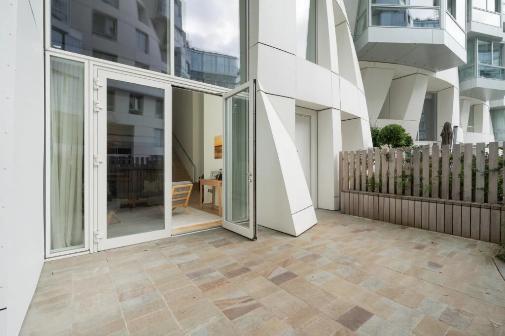 Prospect Place Battersea Power Station Sw11 8dl London Private Garden Terrace Gehry Facade Indoor Outdoor
