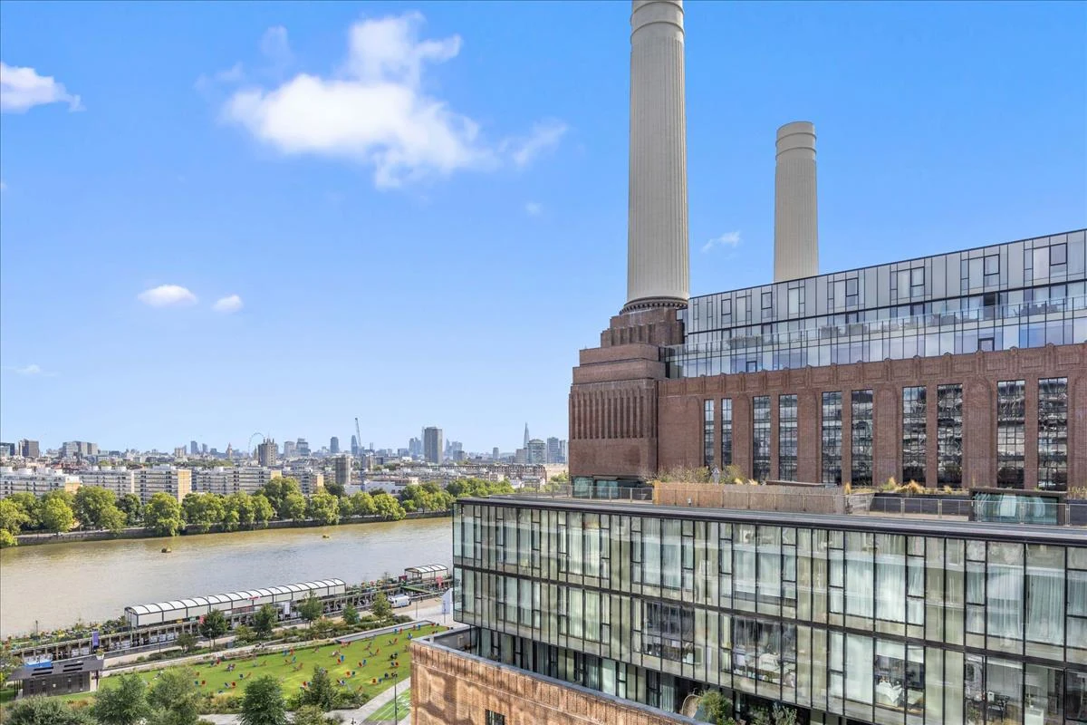 Prospect Place Battersea Power Station Sw11 8dl London View From Apartment River Thames Chimneys City Skyline