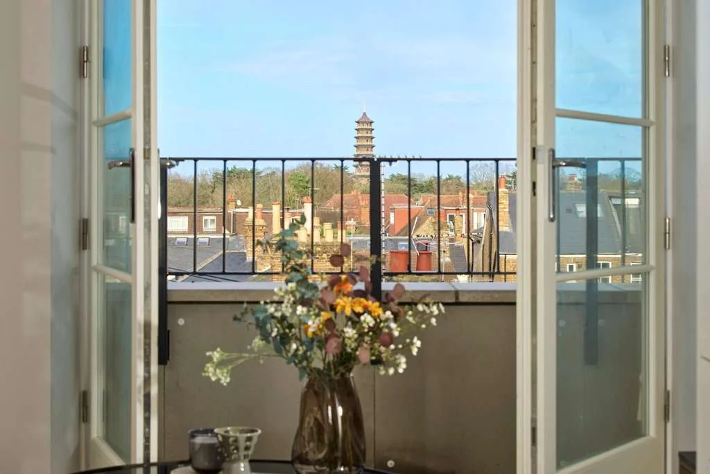 Richmond Square Balcony View Kew Gardens Pagoda Richmond Surrey Tw9