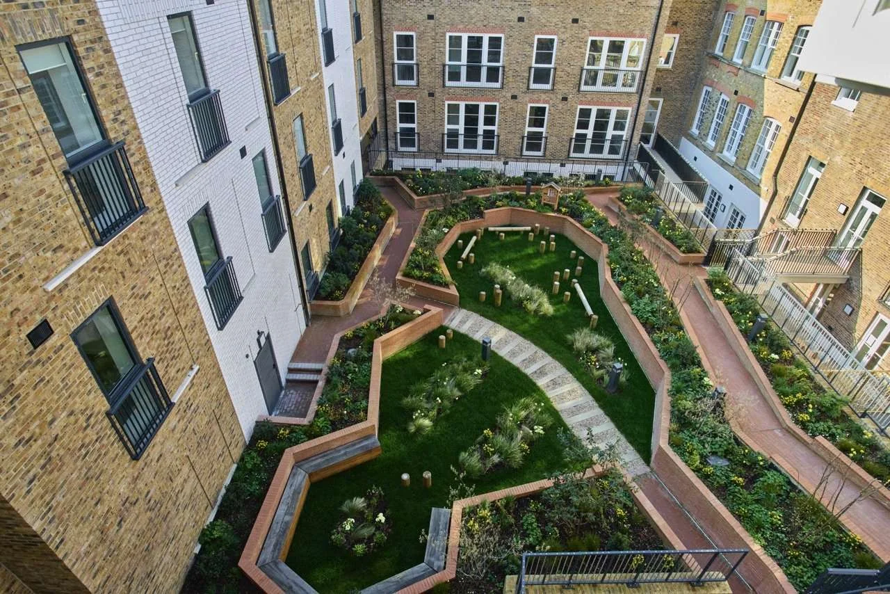 richmond-square-central-landscaped-courtyard-aerial-view-richmond-surrey-TW9 Richmond Square Central Landscaped Courtyard Aerial View Richmond Surrey Tw9