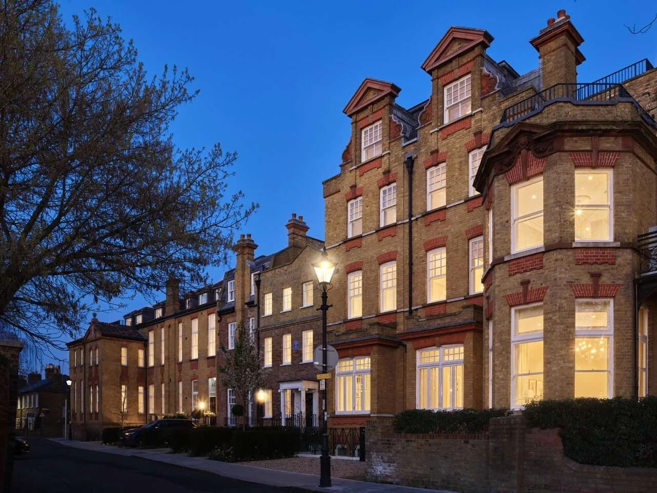 Richmond Square Evelyn House Exterior Night Richmond Surrey Tw9