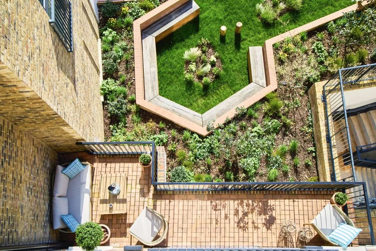 richmond-square-private-terrace-aerial-courtyard-gardens-richmond-surrey-TW9 Richmond Square Private Terrace Aerial Courtyard Gardens Richmond Surrey Tw9