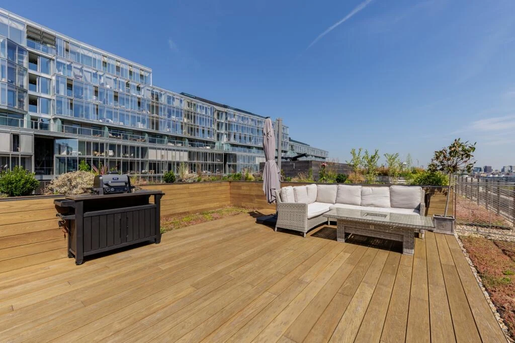 Switch House West Battersea Power Station Sw11 Duplex Private Roof Terrace 732sqft Timber Decking Rattan Sofa Bbq London