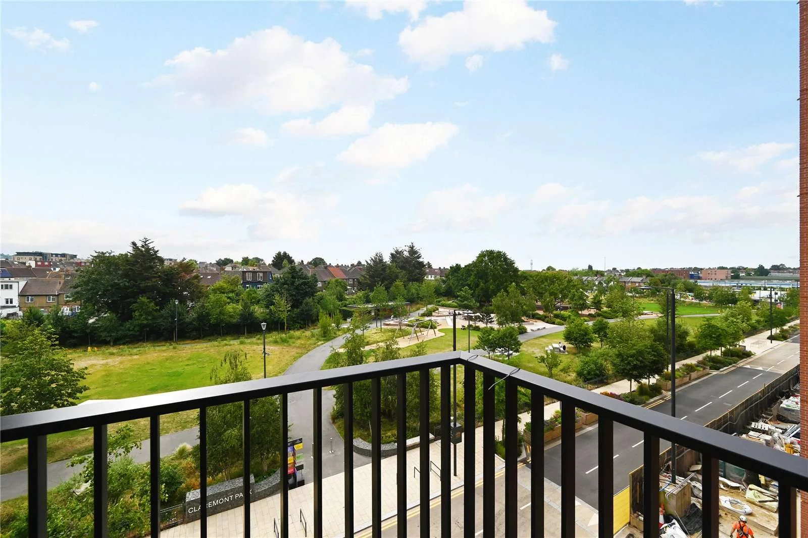 The Ashbee Brent Cross Town Nw2 Balcony View Claremont Park