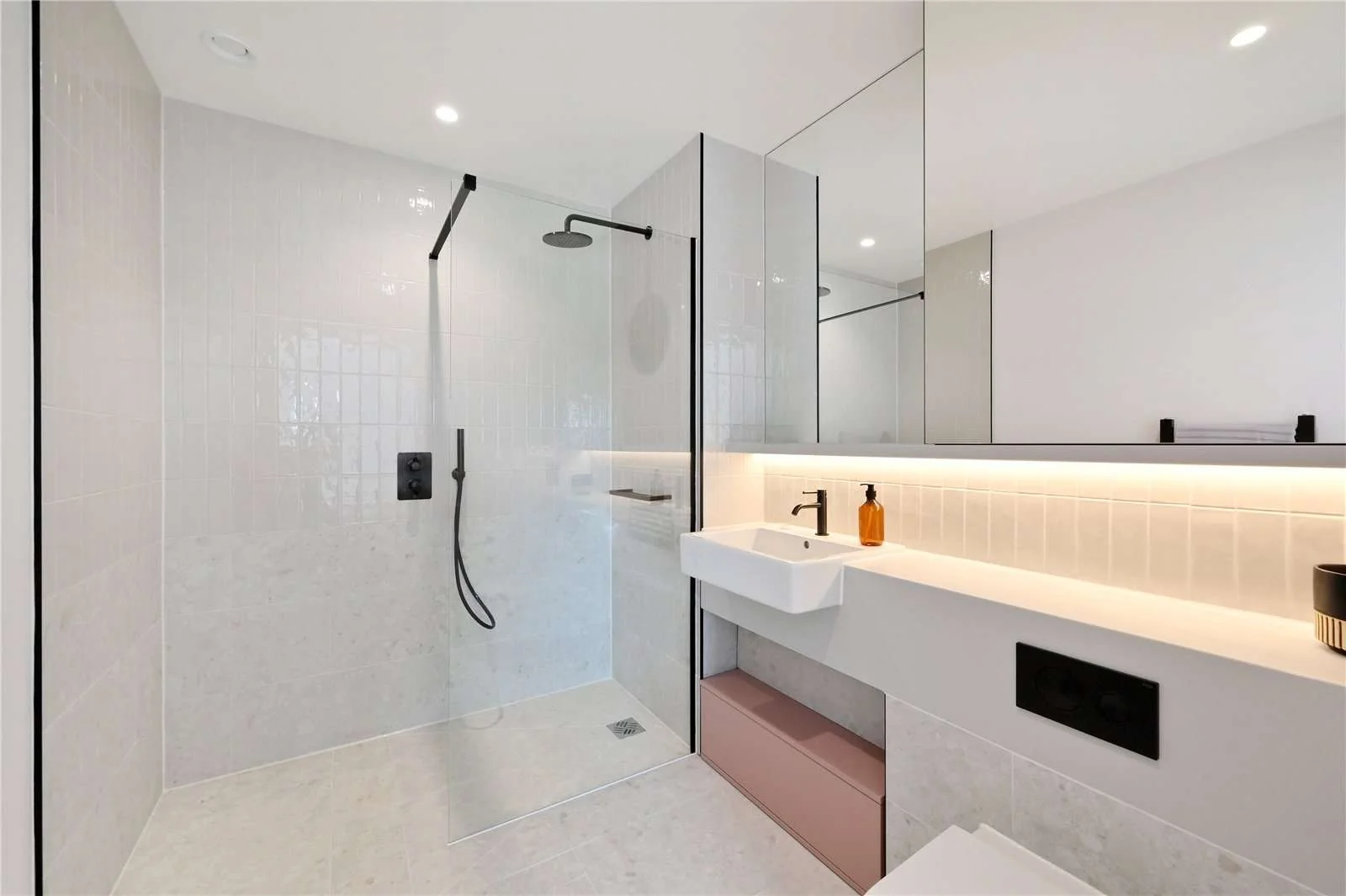 The Ashbee Brent Cross Town Nw2 En Suite Walk In Shower Black Fittings