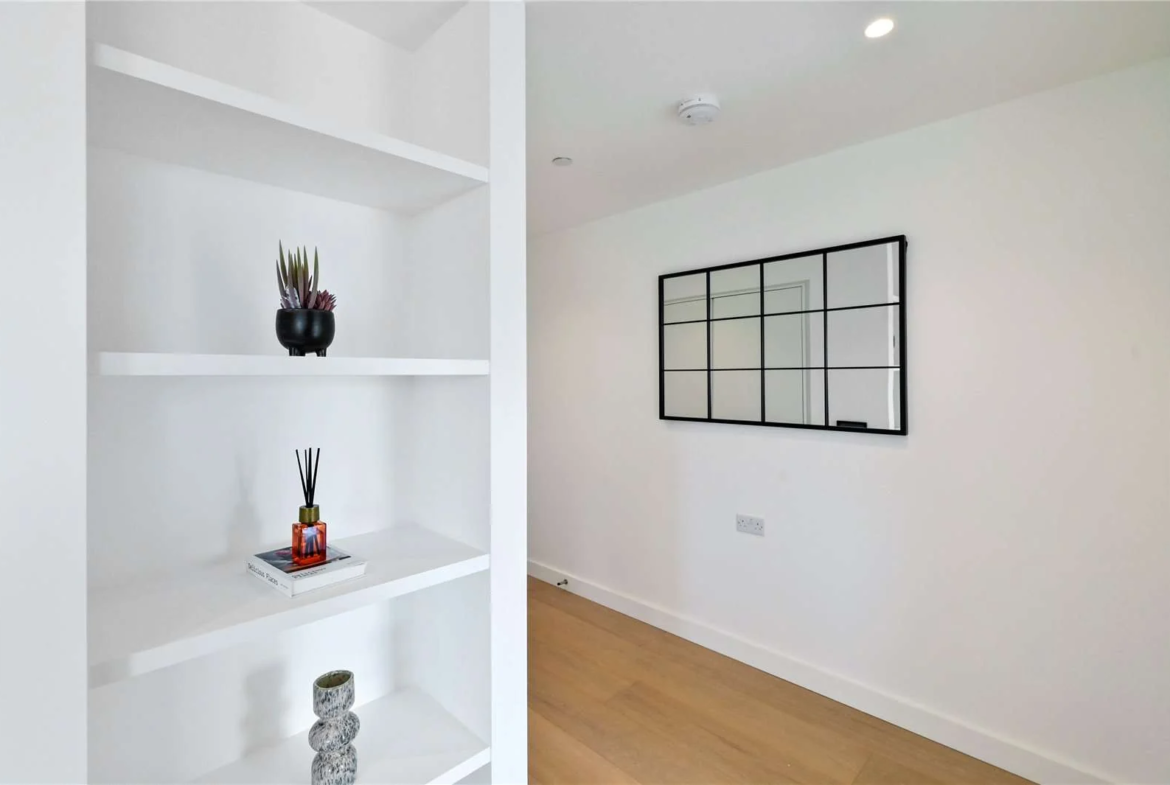 The Ashbee Brent Cross Town Nw2 Hallway Shelving Entrance