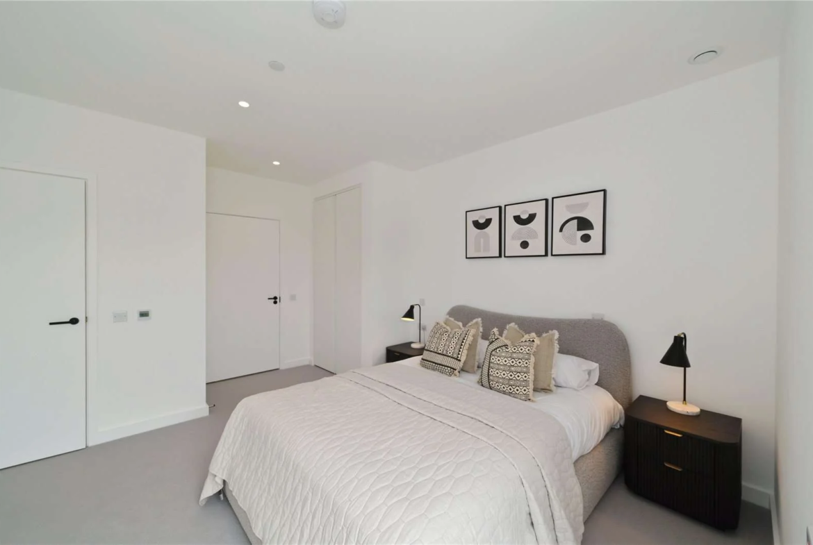 The Ashbee Brent Cross Town Nw2 Master Bedroom Double Fitted Wardrobes