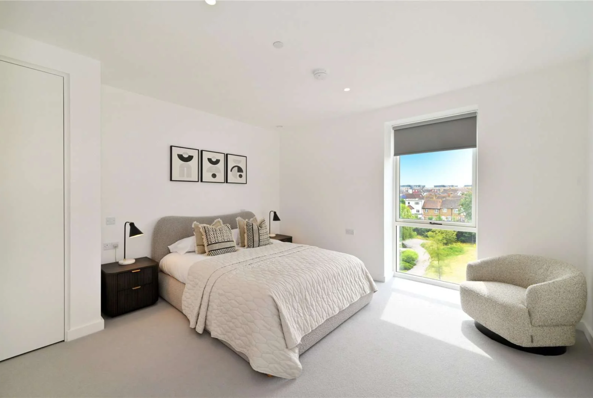 The Ashbee Brent Cross Town Nw2 Master Bedroom Park View