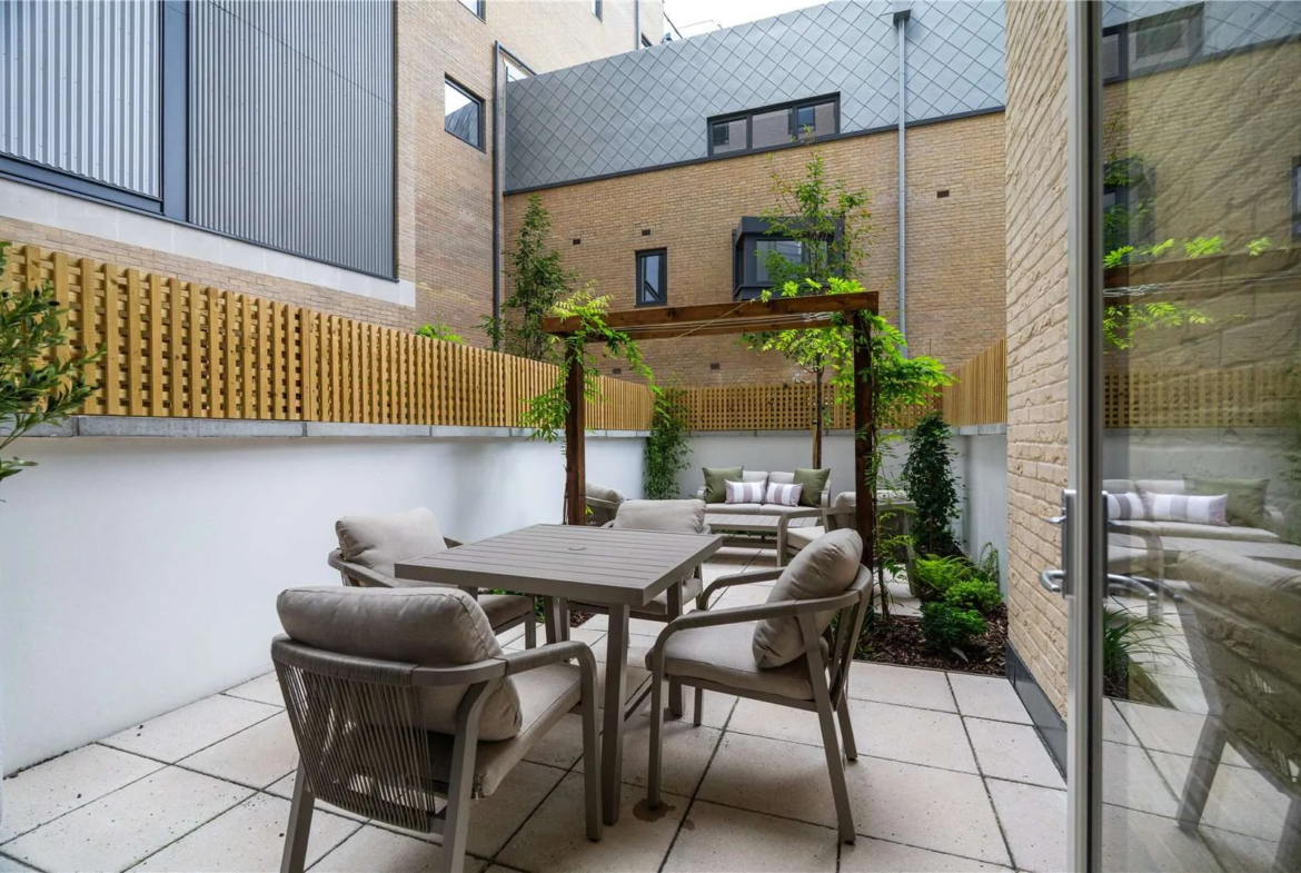 The Auria 13 Wheatstone Gardens W10 Private Garden Terrace Pergola Outdoor Dining Furniture