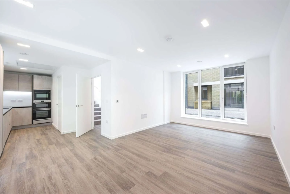 The Auria 2 Cantle Mews Portobello Square W10 Ground Floor Reception Kitchen Open Plan Oak Floor