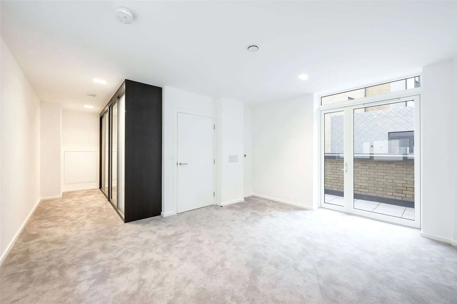 The Auria Cantle Mews Portobello Square W10 Master Bedroom Fitted Wardrobe Balcony Door