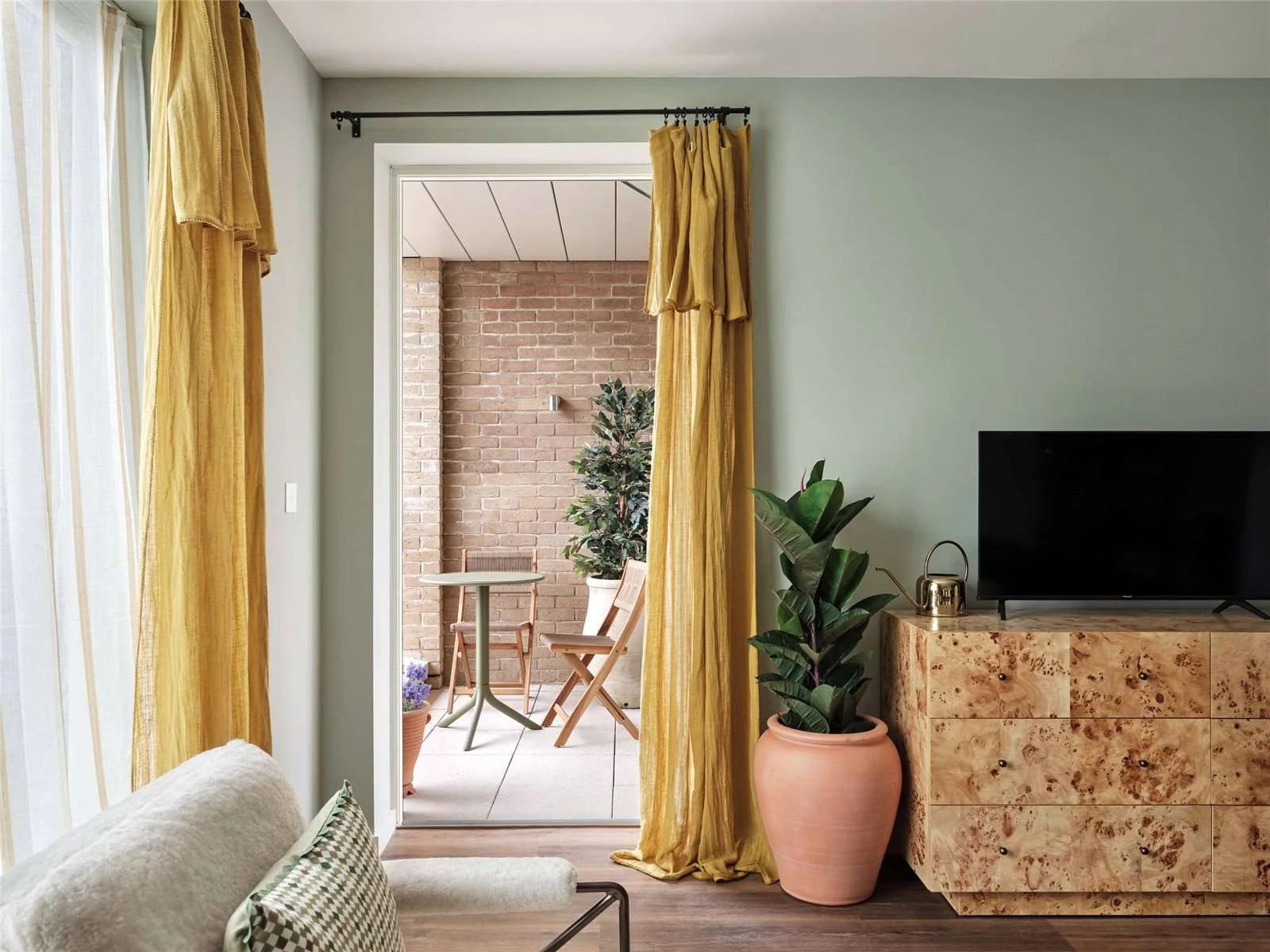 The Auria Portobello Square Ladbroke Grove W10 Reception Terrace Access Sage Green Walls