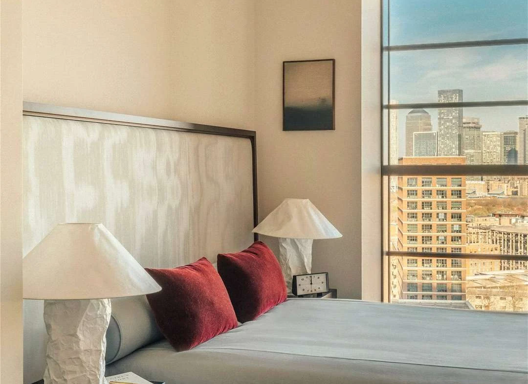 The Founding Canada Water London Se16 Principal Bedroom Canary Wharf View Crittall Window