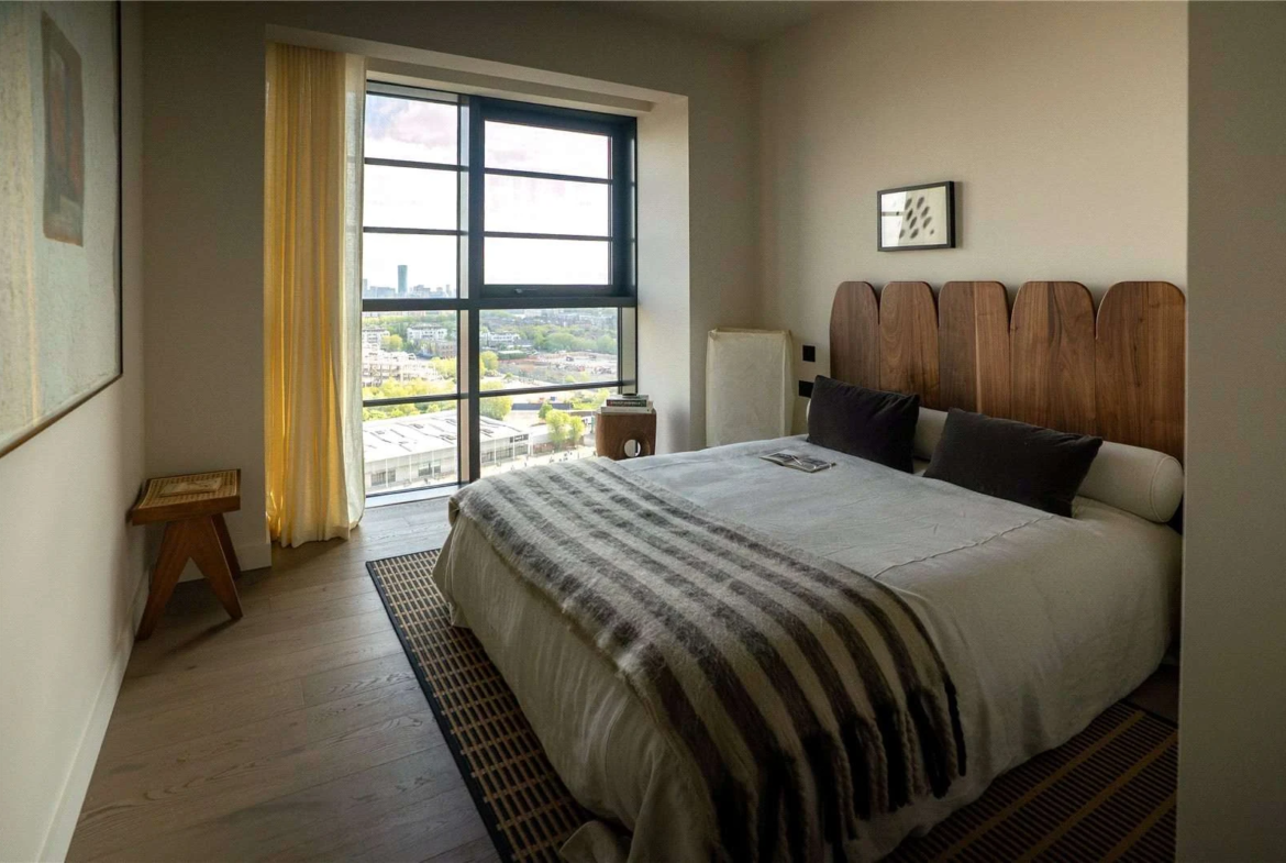 The Founding Canada Water London Se16 Second Bedroom Wooden Headboard City View