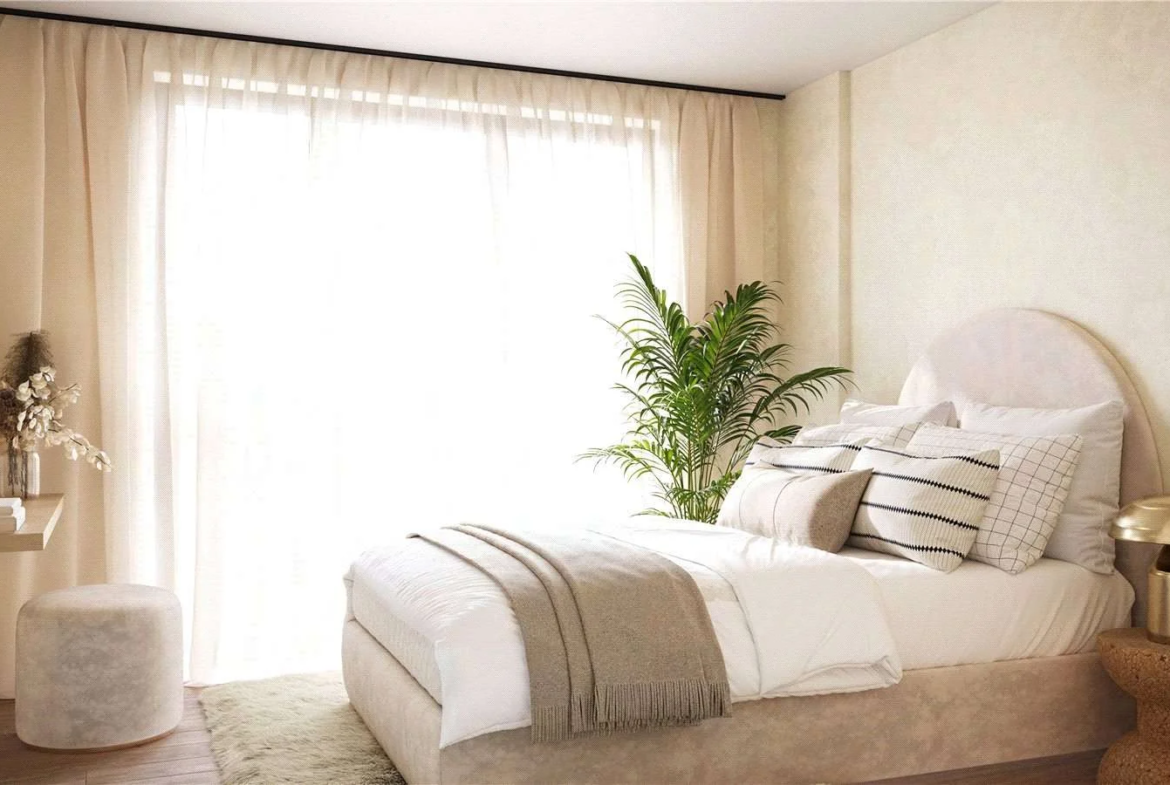 The Warwick Ealing W5 3 Bed Double Bedroom With Floor Length Curtains