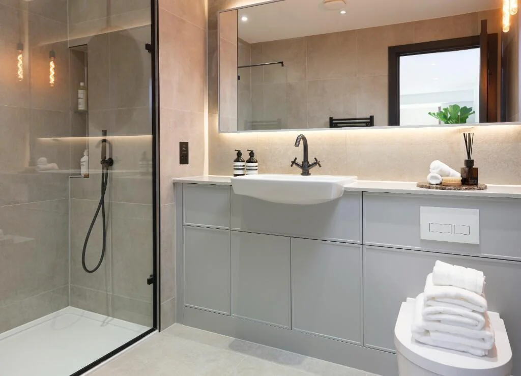 Trent Park Walled Garden En4 Ensuite Shower Room