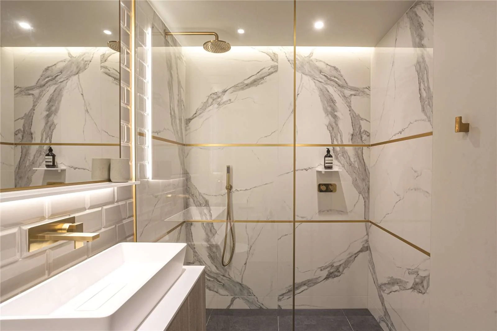 Triptych Bankside 185 Park Street Se1 9bl Ensuite Marble Gold Rainfall Shower Luxury Bathroom London