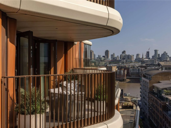 Triptych Bankside Eastern Building Se1 London Curved Balcony River Thames City Of London Skyline View