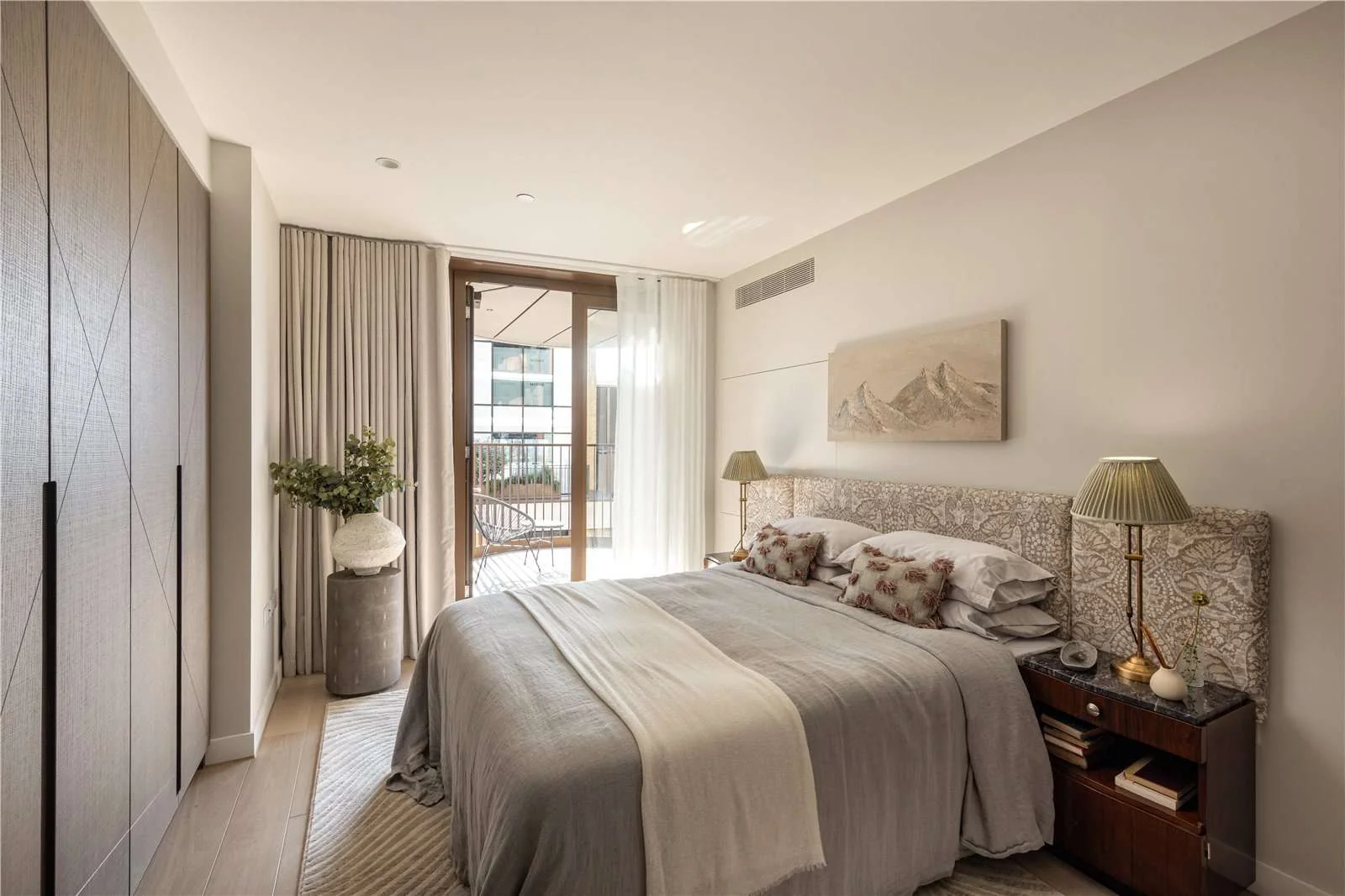Triptych Bankside Eastern Building Se1 London Master Bedroom Fitted Wardrobes Balcony En Suite