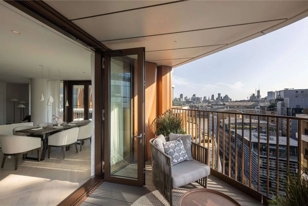 Triptych Bankside Eastern Building Se1 London Private Balcony City Skyline View 10th Floor Apartment