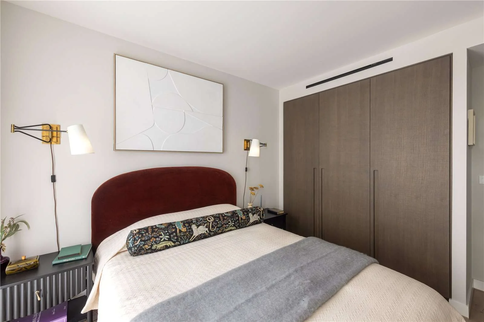 Triptych Bankside Eastern Building Se1 London Third Bedroom Burgundy Headboard Fitted Wardrobe