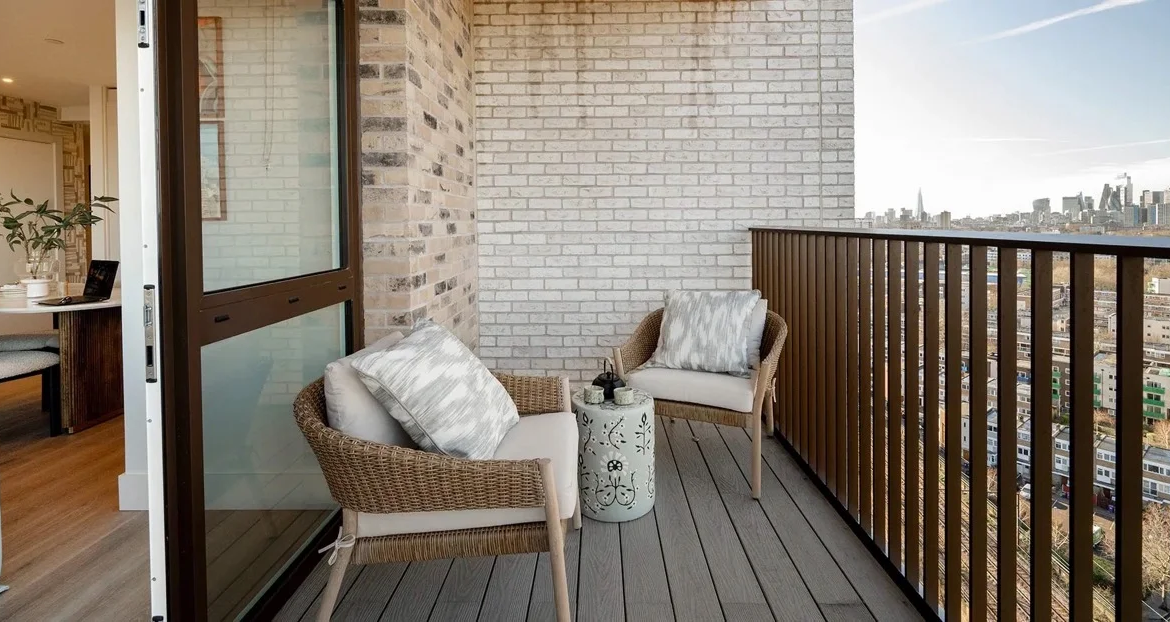 Bow Green London E3 2 Bedroom Apartment Balcony City View