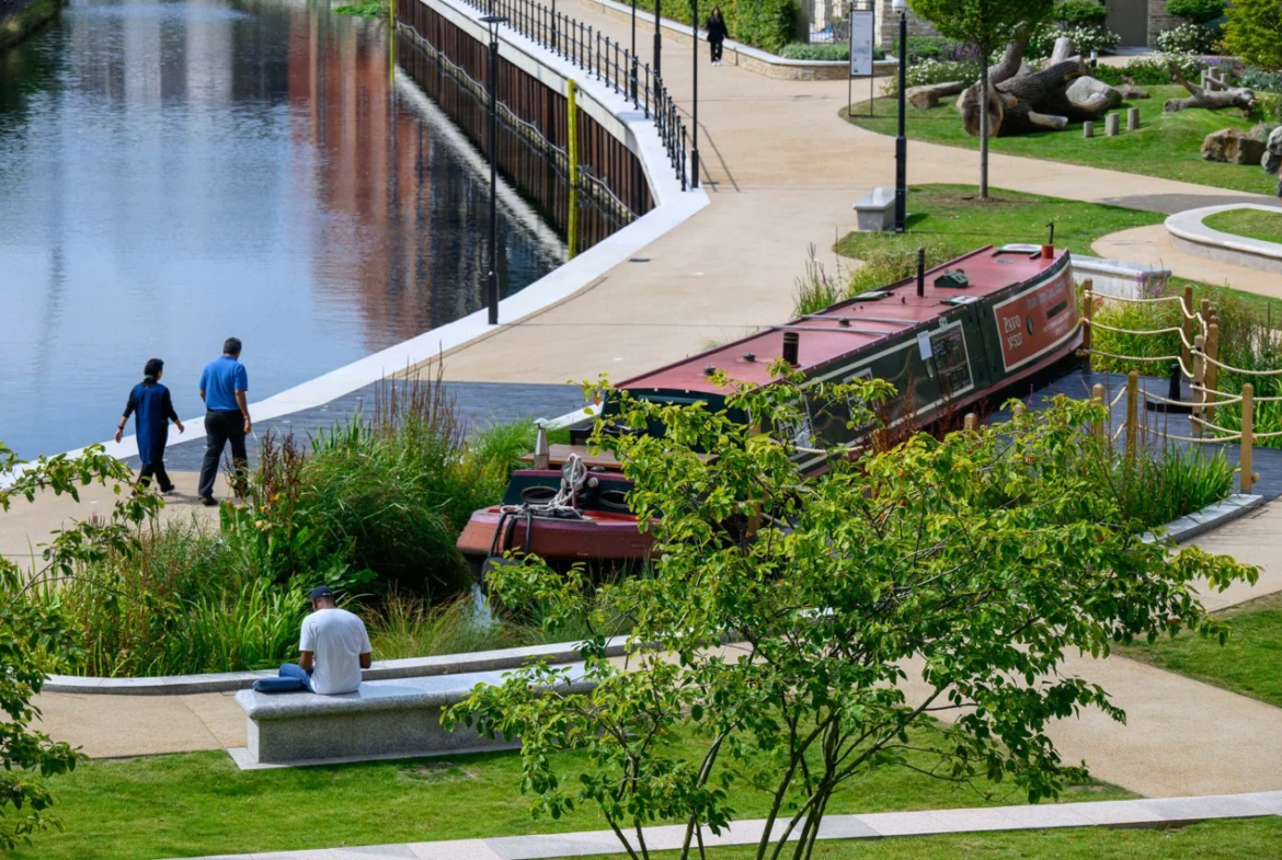 Grand Union Wembley Canalside Walkway Residents London Ha0