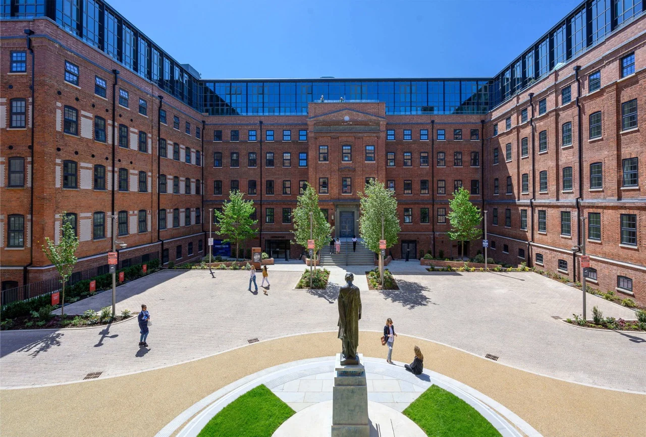 horlicks-quarter-slough-sl1-memorial-square-courtyard Horlicks Quarter Slough Sl1 Memorial Square Courtyard