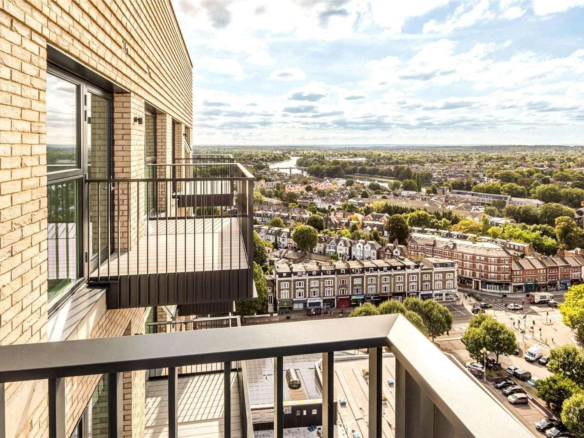 London Kew Bridge Rise Balcony River Thames Panoramic View Brentford Tw8