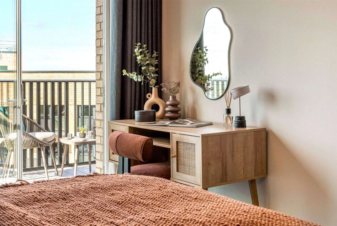 London Kew Bridge Rise Bedroom Balcony Access Dressing Area Brentford Tw8