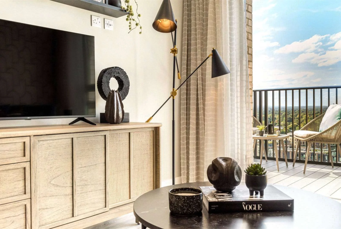 London Kew Bridge Rise Living Room Balcony City Views Brentford Tw8