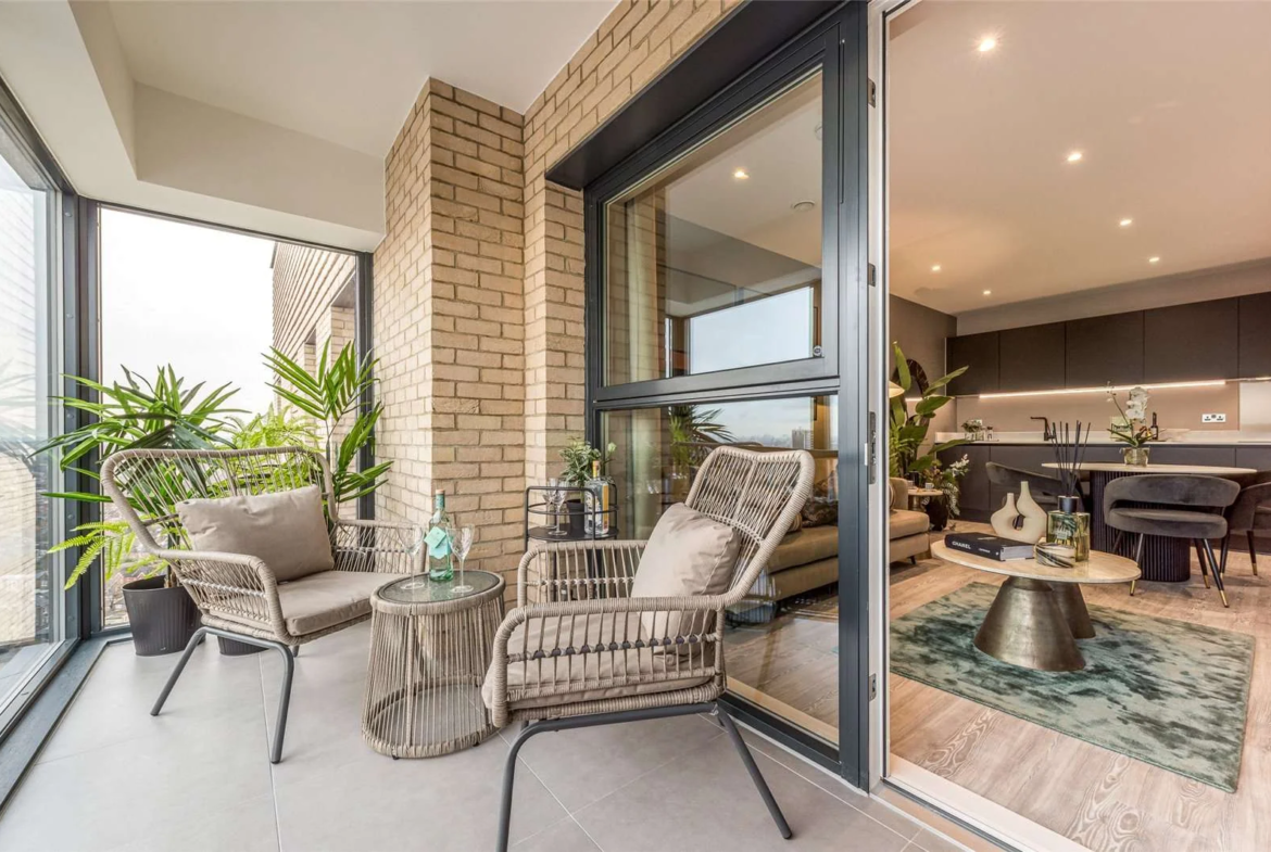 London Kew Bridge Rise Winter Garden Terrace Brentford Tw8