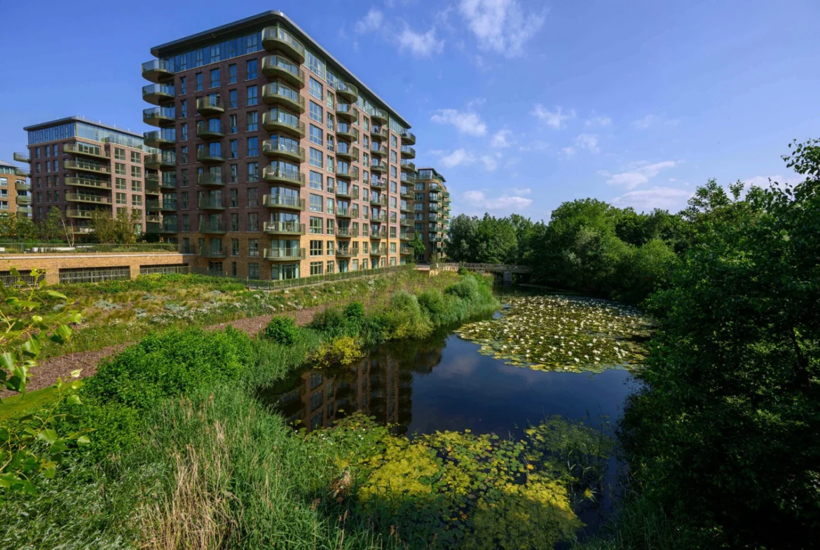 London Kidbrooke Village Waterlily Court South Cator Park Pond Se3