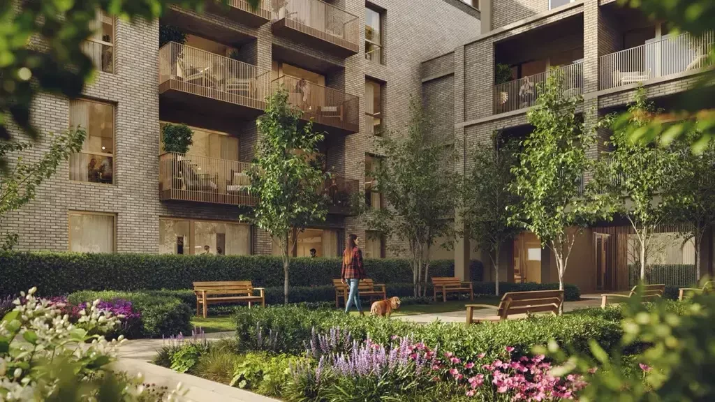 London Portsmouth Road Duplex Apartment Private Courtyard Garden Kt1