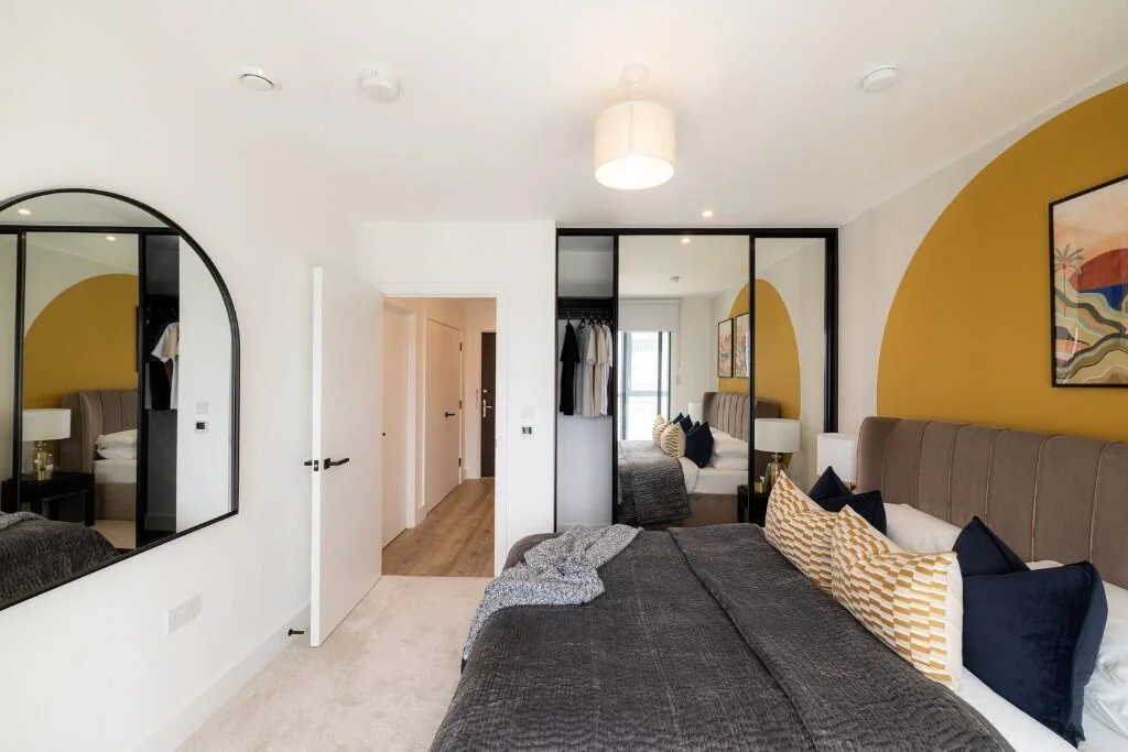 London Square Pearson Building Croydon Bedroom Showhome Fitted Wardrobe Cr0