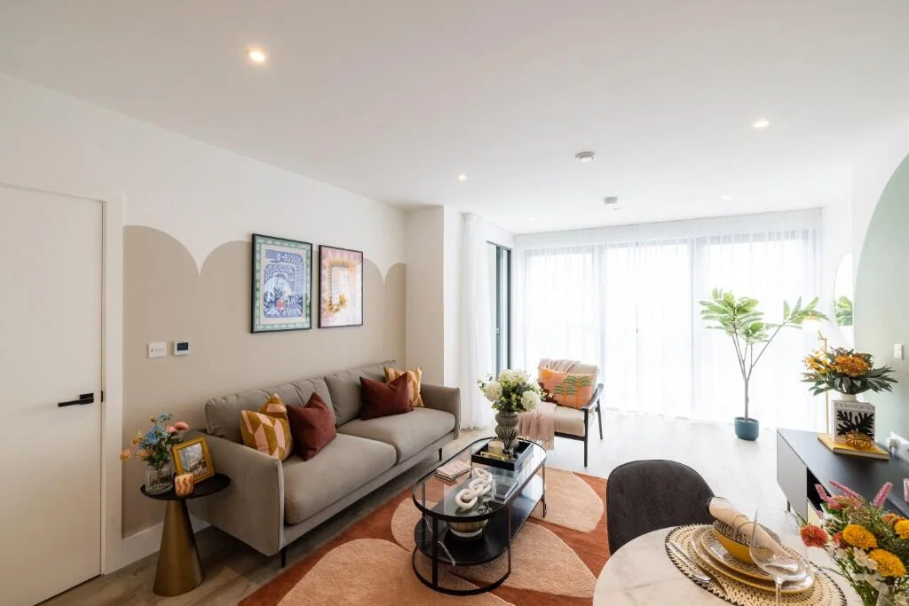 London Square Pearson Building Croydon Bright Living Room Winter Garden Access Cr0