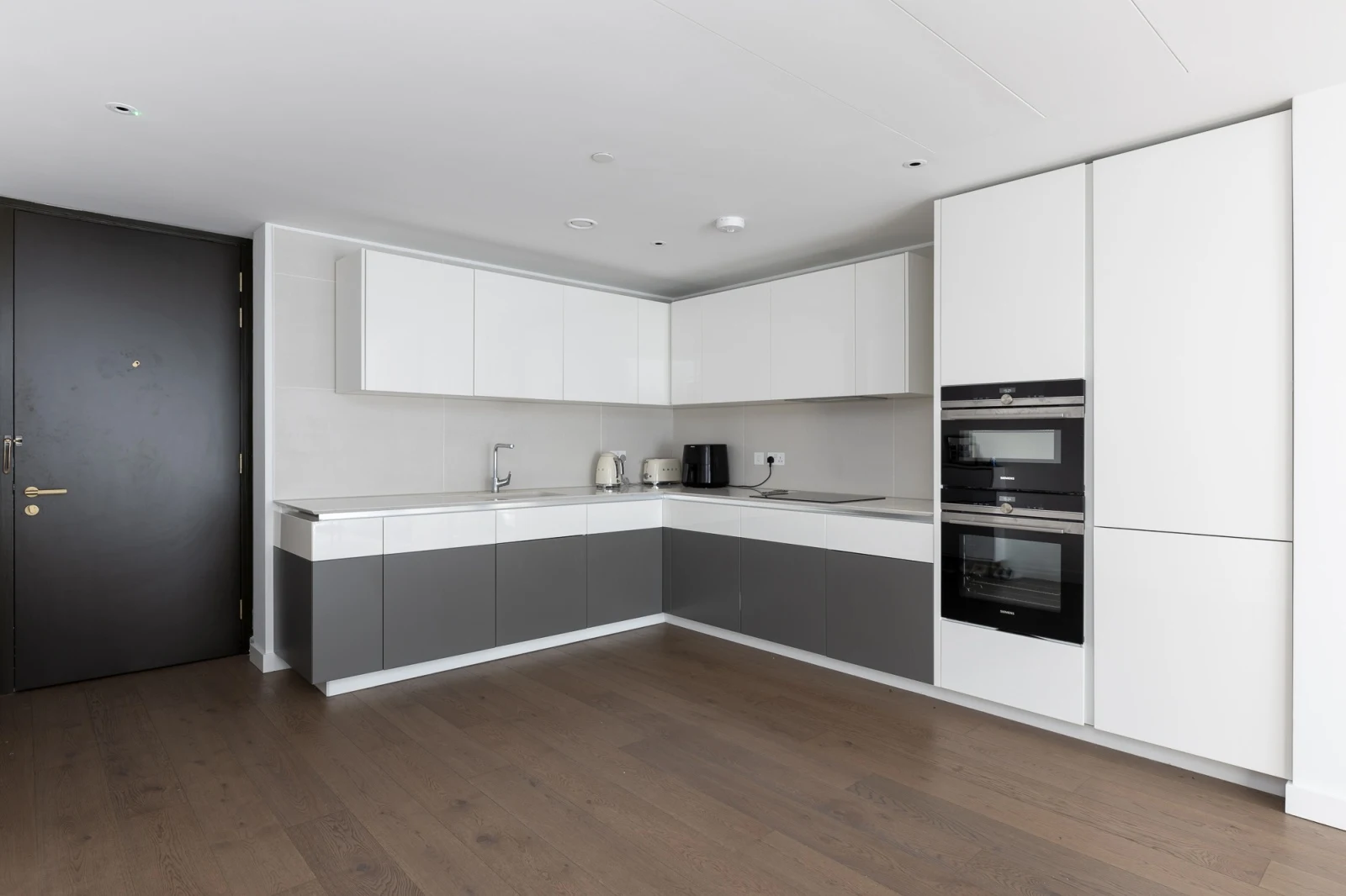 oakley-house-battersea-apartment-kitchen-siemens-appliances Oakley House Battersea Apartment Kitchen Siemens Appliances